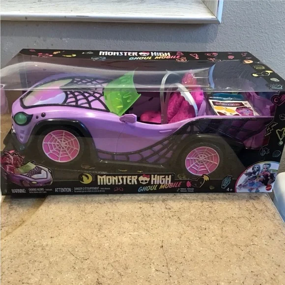 NWT MONSTER HIGH MOBIL CAR